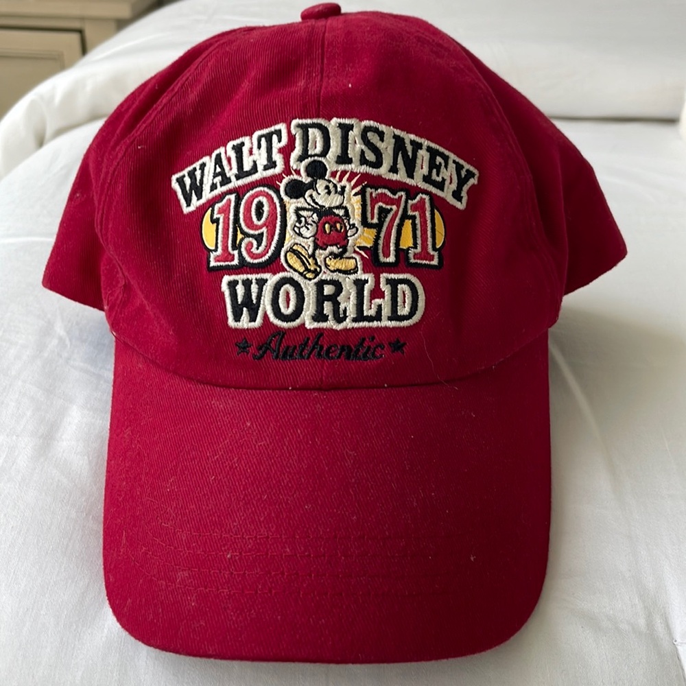 Disney parks embroidered Walt Disney 1971 red cap